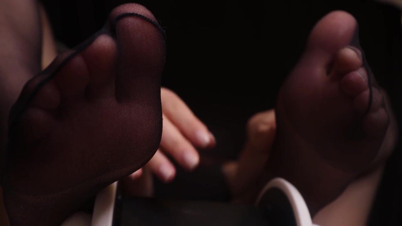 Maimy ASMR Feet Massage Video Leaked