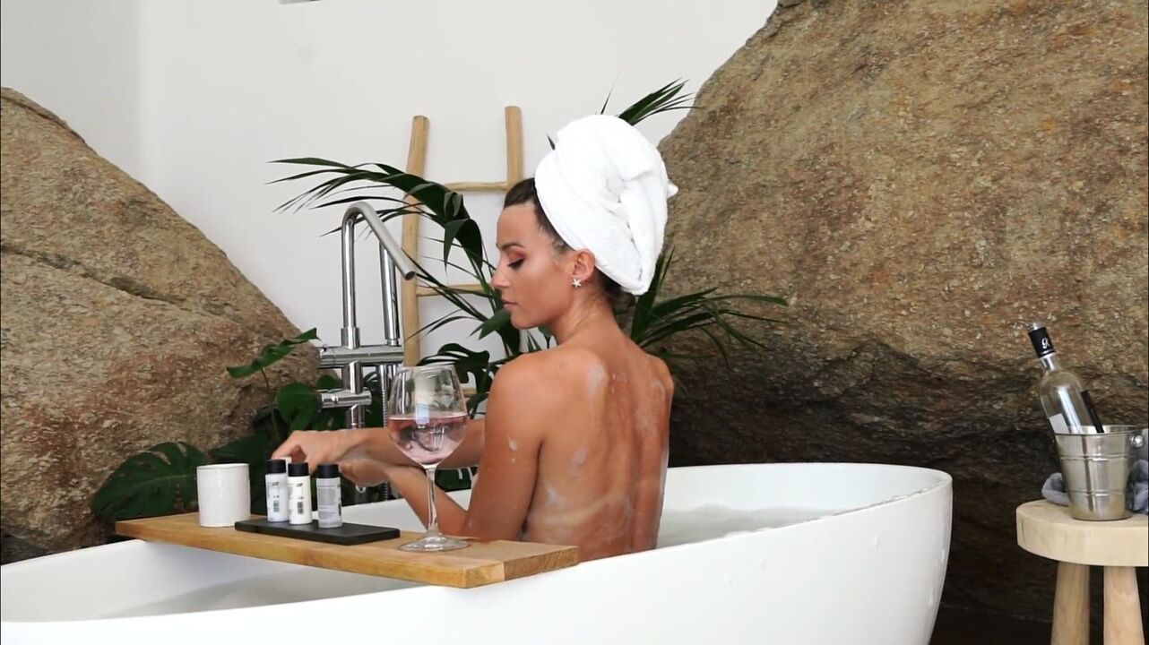 Anna Zapala Naked Soapy Bathtub OnlyFans Video Leaked