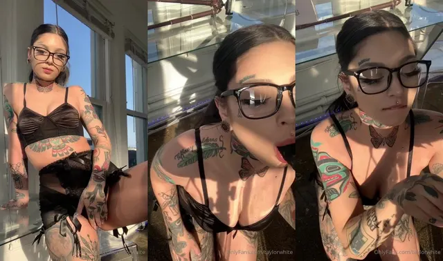 Taylor White Dildo Sucking Porn Video