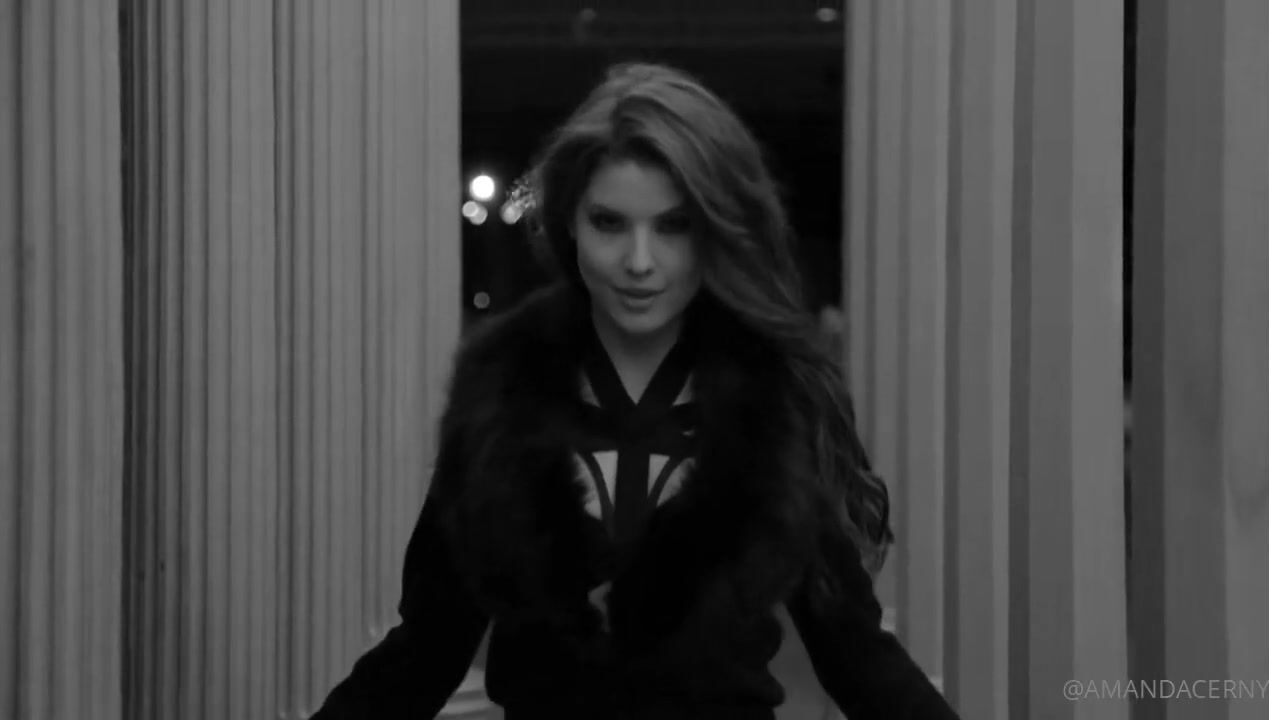 Amanda Cerny Sexy Outdoor Outfit OnlyFans Video Leaked