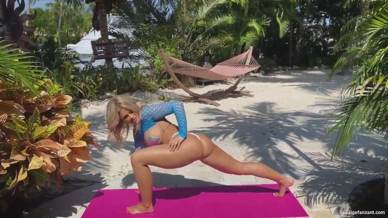 Paige VanZant Naked Beach Yoga Video Leaked