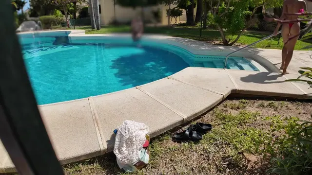 Naked DaringKiara Masturbates By The Pool