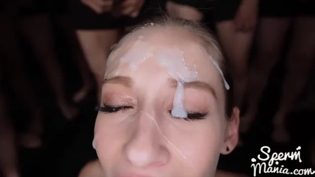 El pegajoso facial de bukkake de Tiffany Tatum