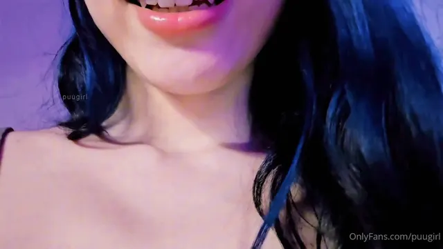 PuuGirl se acerca a la digitación del coño cremoso