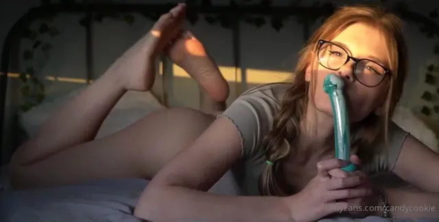 Candycookie's Redhead Blowjob Skills in Action