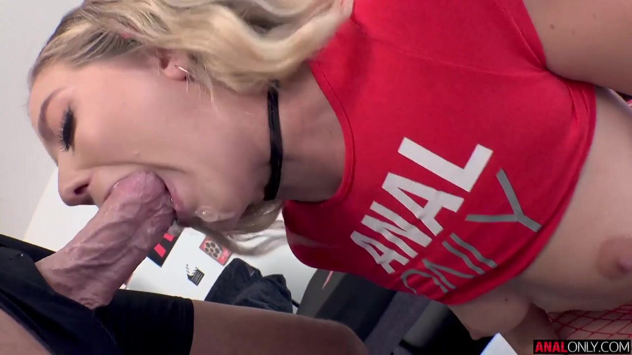 River Lynn's Intense Anal Session with BWC