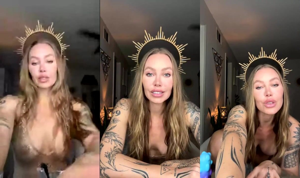 Nicole Aniston's Live Dildo Masturbation Stream