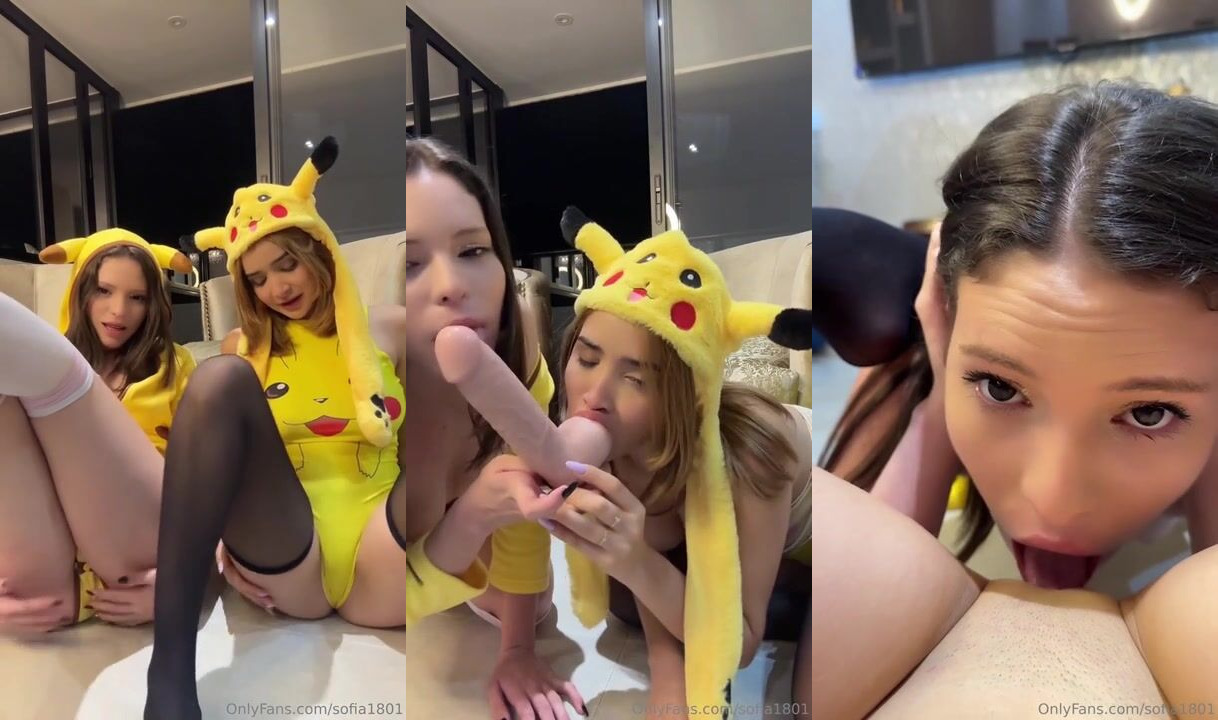 Pikachu Cosplay: Sofia1801 and AleGarces666 Lesbian Scissoring