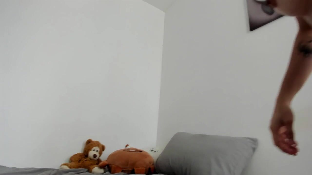 Eli_dl's Steamy Masturbation: Fingering Her Wet Pussy
