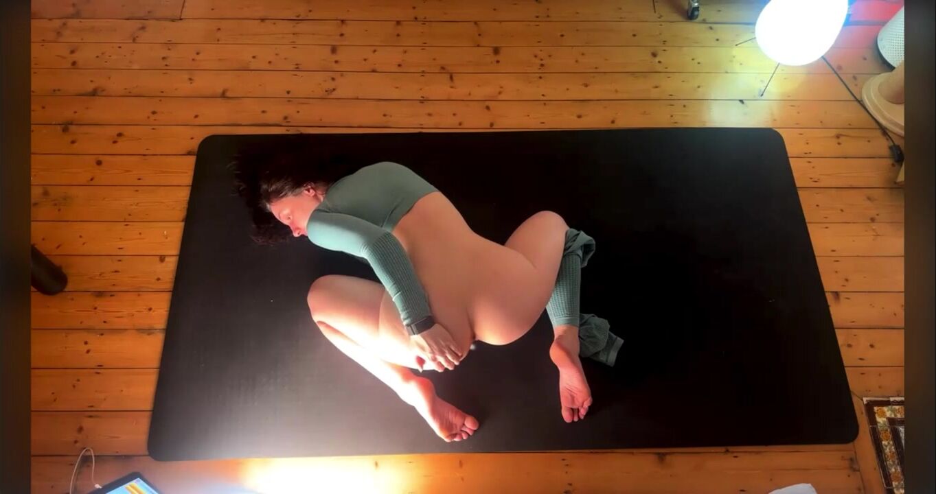 JustBILI's Masturbation Session Ends in Squirting