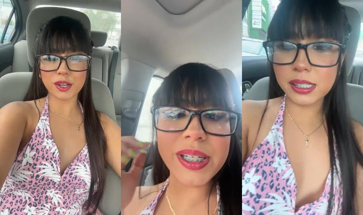 Roberta Franco's Cleavage on Her Commute
