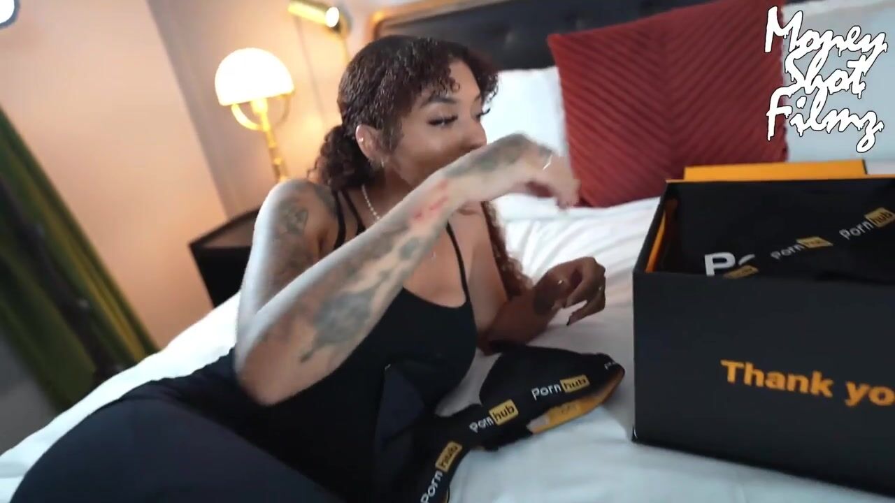 Hannah Marie in Steamy Pornhub Merch Action