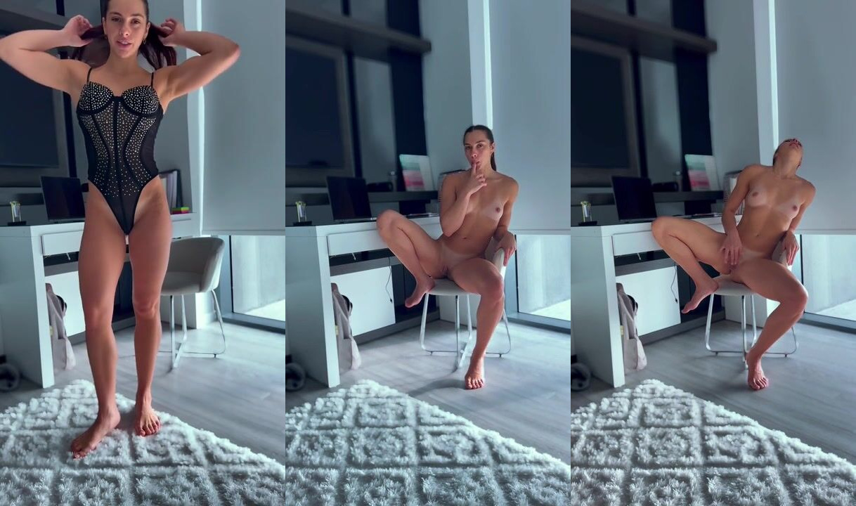 Brattygbaby's Steamy Chair Fingering Session