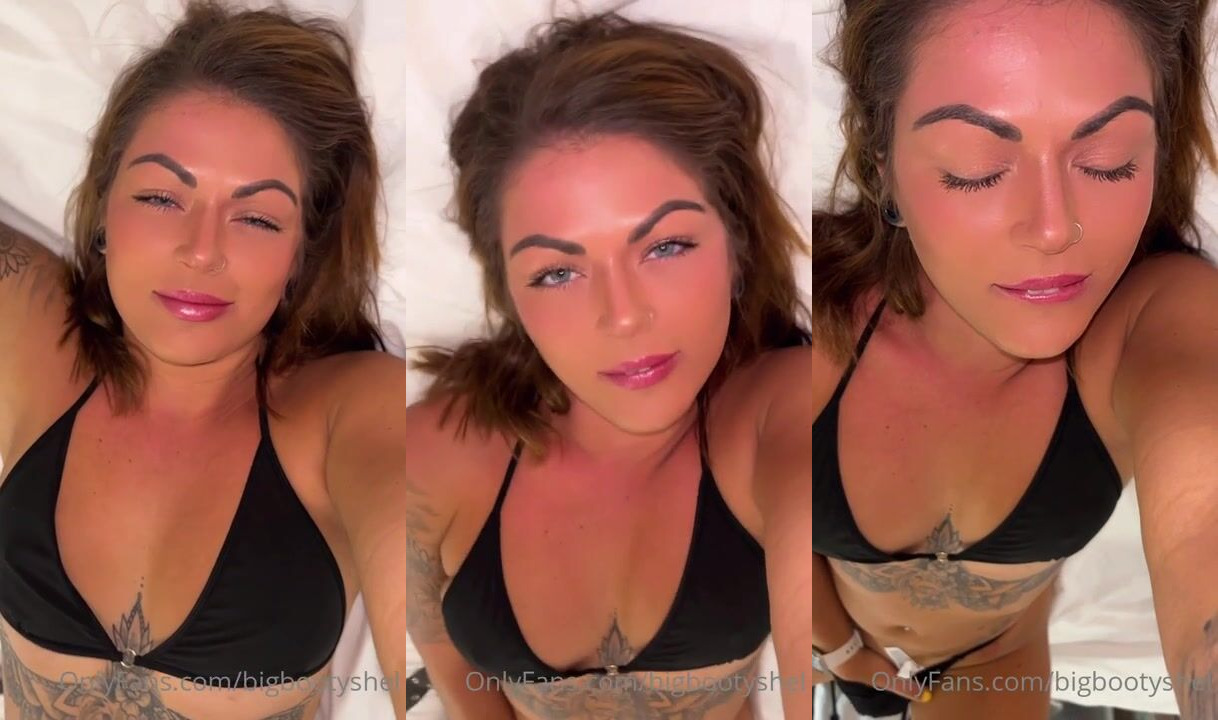 Horny Shellykblack Pleasures Herself