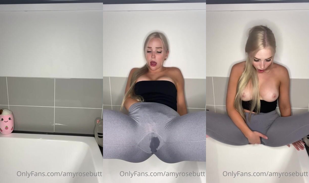 Amy Rose Masturbates in Her Leggings