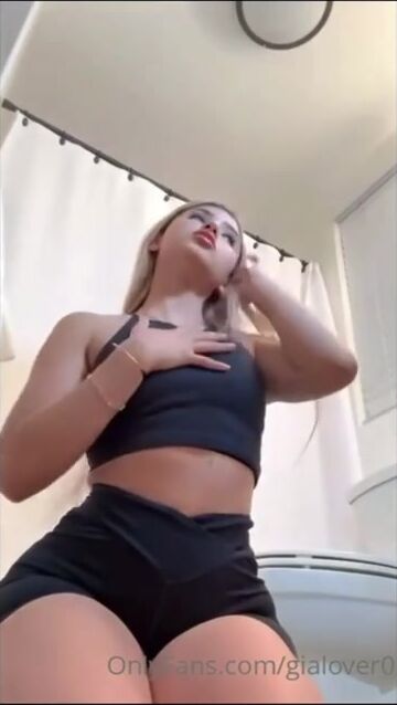 Gialover0 Removes Her Shorts