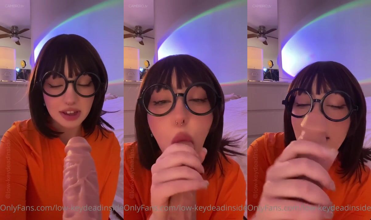 Velma Cosplay: Low Keydeadinside Sucks a Dildo