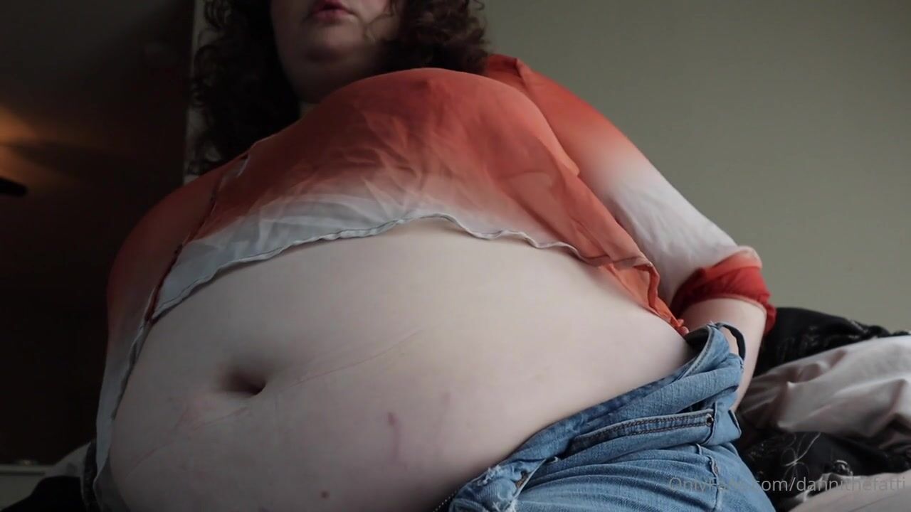 Dannithefatti Flashes Her Fat Tits For Fans
