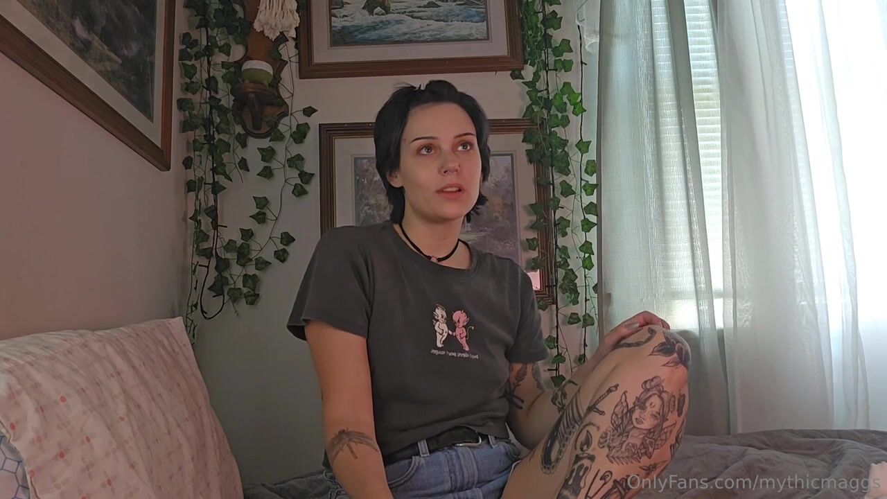 Mythicmaggie Licks Her Feet and Enjoys Masturbation
