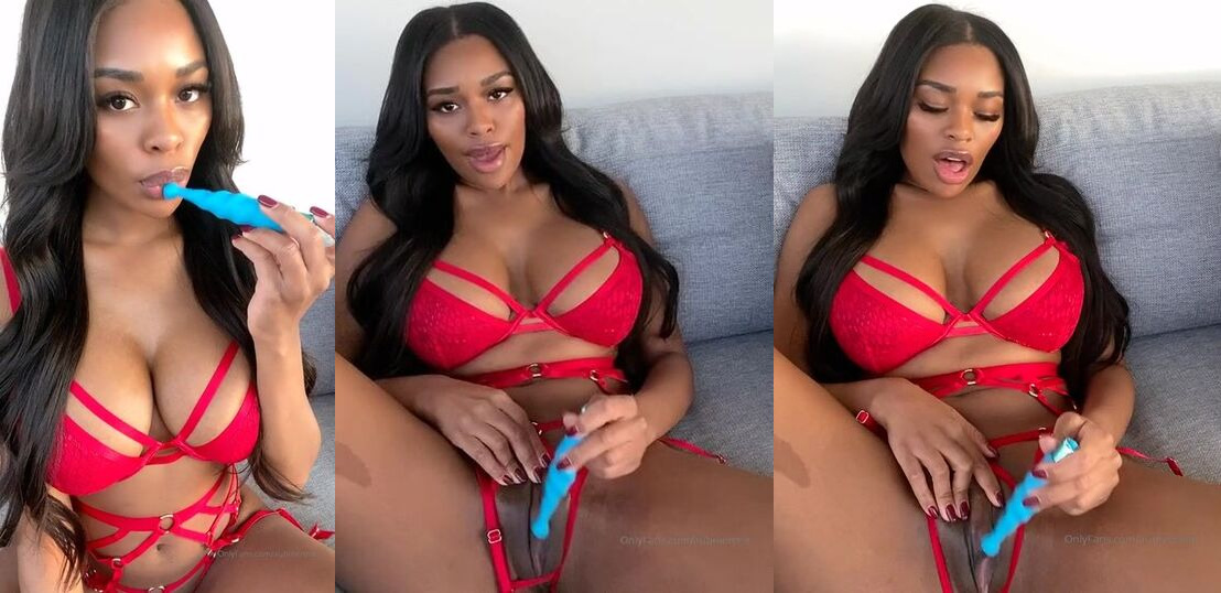Aubree Rene's Sensual Clit Pleasure with Toy