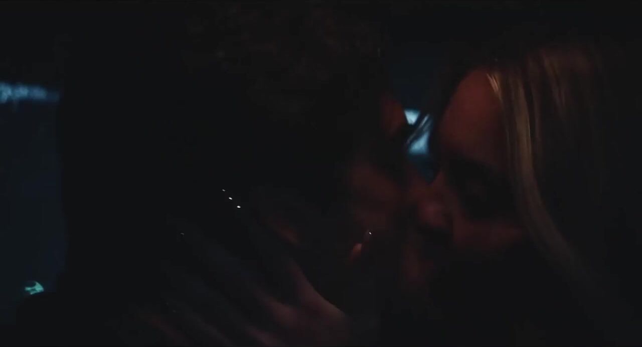 Sydney Sweeney's Steamy Tongue Kiss Scene