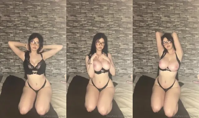 LaylaDream Showcases Her Big Tits