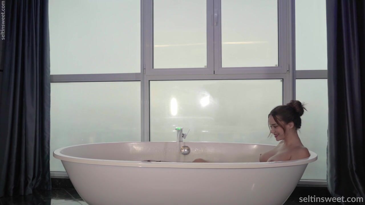 Seltin Sweet's Steamy Russian Bathtub Toy Play