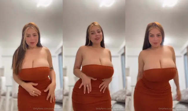 Yurymicole Flaunts Her Cleavage