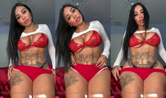 Brittanya Razavi's Jiggling Tits in Steamy Tease