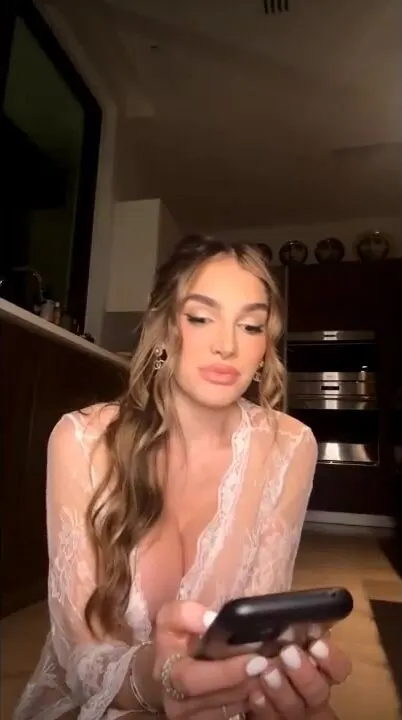 Lyna Perez's Live Cucumber Seduction in HD