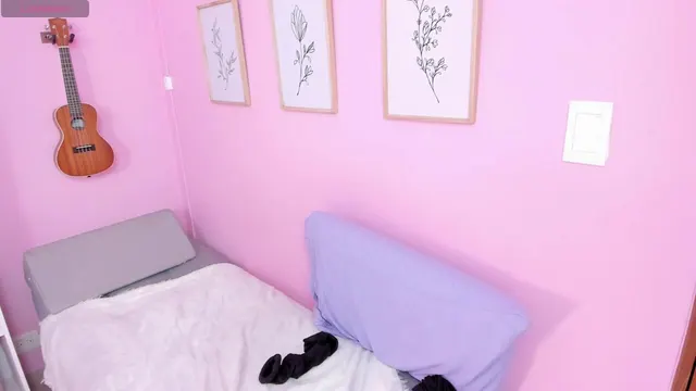Little_effy18 Reveals Her Boobs and Pussy