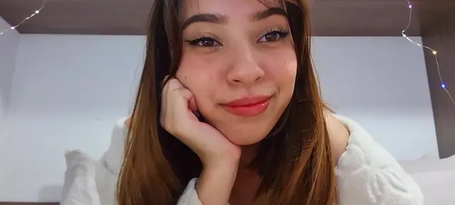 Julie Oliver Masturbates with a Clit Sucker
