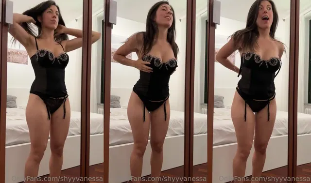 ShyyyVanessa's Seductive Mirror Solo Play