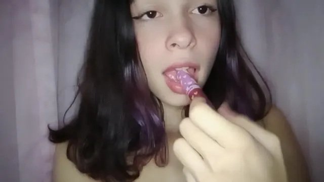 Yandezinha's Masturbation: Inserting a Random Object