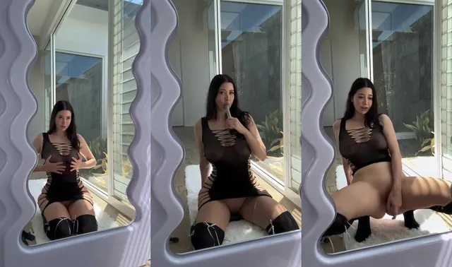 Audrey's Mirror Masturbation: Explosive Squirt Session