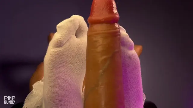 Vero Roller's Sexy Socks Footjob in 4K