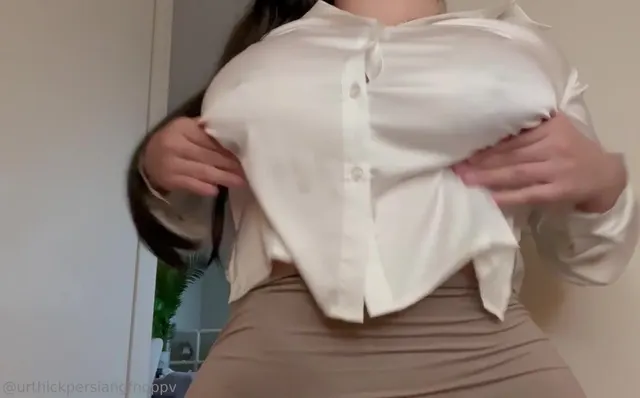 Ameliasocurvy's Steamy Masturbation: Spreading and Clit Play