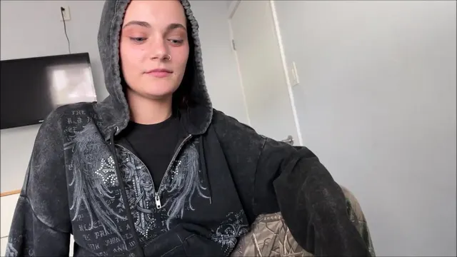 Teen Juniper Ren: Hard Fuck and Cumshot in Mouth