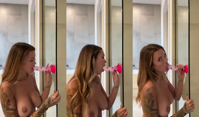 Indieegold's Steamy Blowjob on a Mounted Dildo