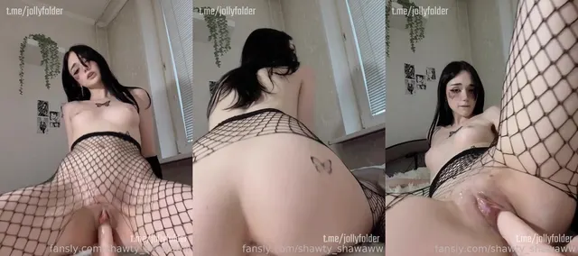 Shawty_shawaww Grinds Dildo in Fishnets Masturbation