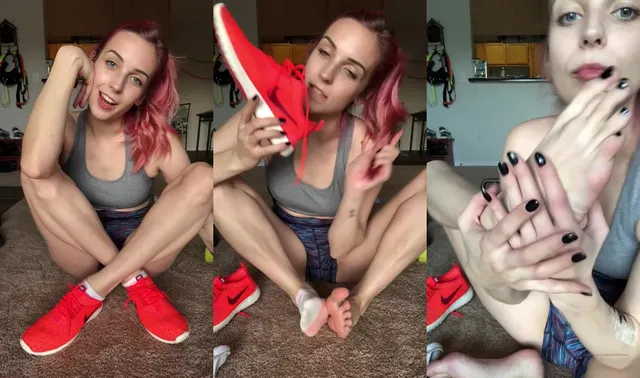 Ashley Lotts Licks and Smells Her Feet