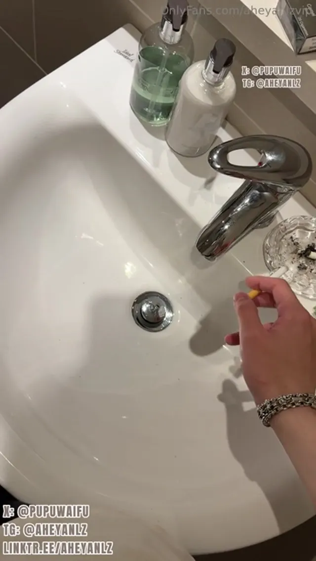 PupuWaifu Gets Banged In A Public Restroom