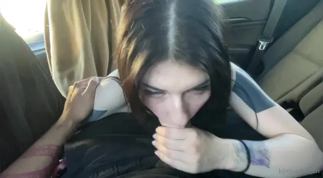 Smolbey Gives A Boobjob In The Car