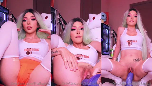 Ella Graves Rides A Big Dildo On Her Gaming Chair