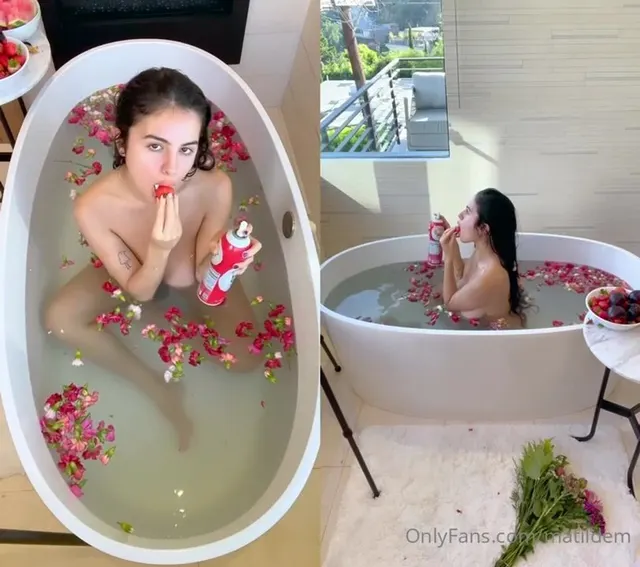 Mati Marroni verführt nackt in ihrer Wanne