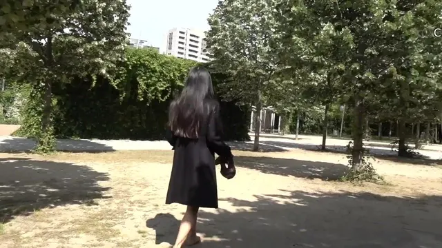 Öffentliches Analspiel ist für Littlesubgirl immer eine gute Idee
