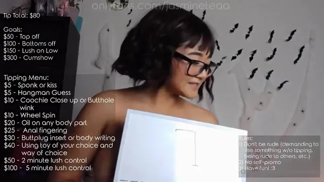 Jasmine Teaa dreht das Rad der schmutzigen Masturbation