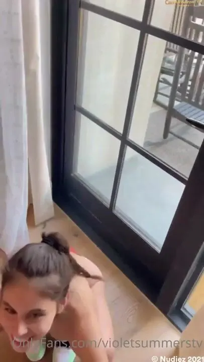 Violet Summers succhia il cazzo della sua migliore amica Pov
