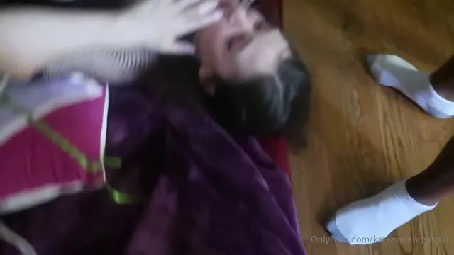Kat Karma Orgasmic viene scopata dai suoi due vicini