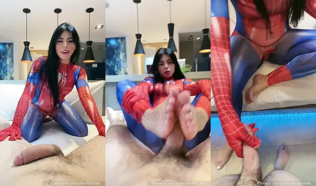 Spinnenfrau Bianca Alves lutscht und gibt Footjob